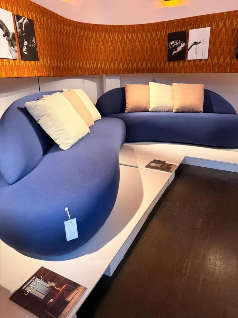 Sofa azul detalhe